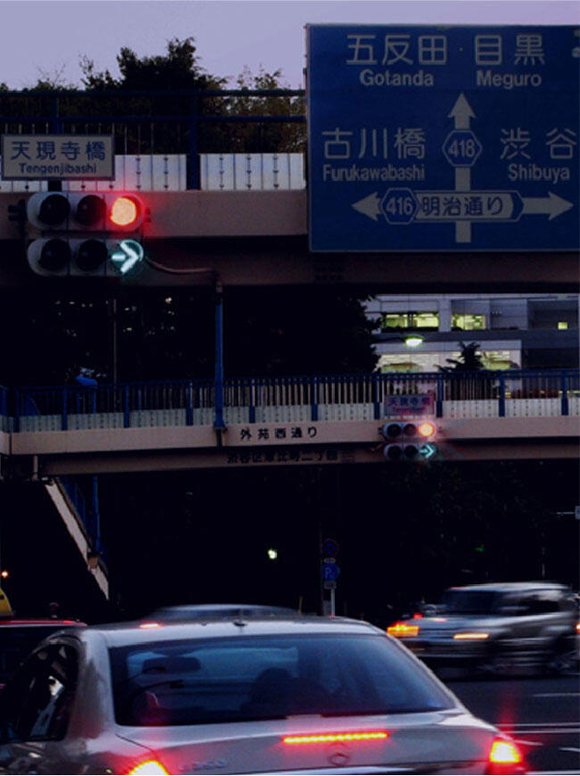 暗い時間の風景がはっきりと見えている状態